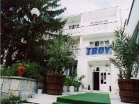  Troy, Hotels a Sables d'Or
